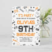Invitation Orange White Boy Numéro Neuf Anniversaire (Debout devant)