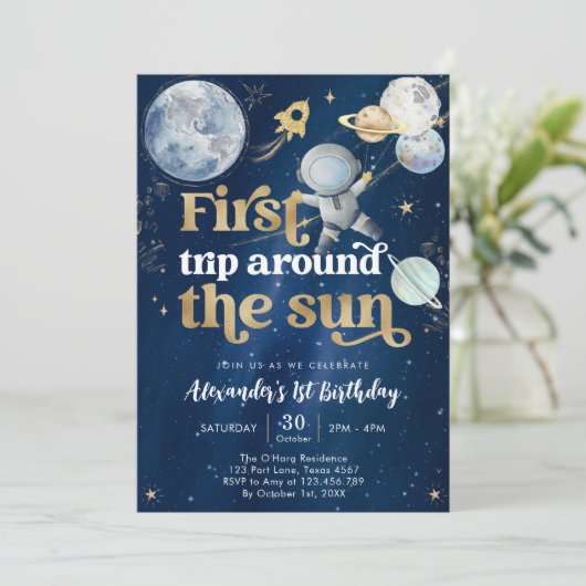 Invitation Outer Space First Trip Around the Sun 1st Birthday (Debout devant)