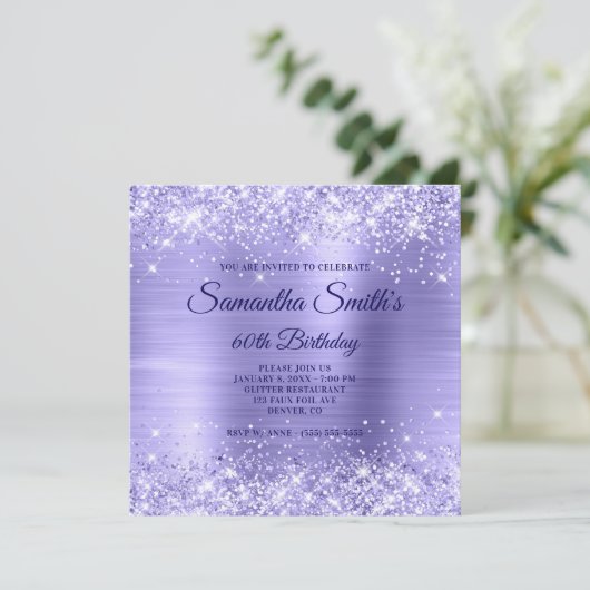 Invitation Pale Periwinkle Parties scintillant et Foil 60e an (Debout devant)