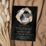 Invitation Pampas Wreath Photo Séché Palm Black Mariage<br><div class="desc">Éblouissez vos invités avec cet élégant invitation de mariage avec de beaux feuilles de palmiers rustiques et de l'herbe de pampas avec typographie moderne. Ajoutez simplement les détails de votre événement sur ce modèle facile à utiliser pour en faire une invitation unique.</div>