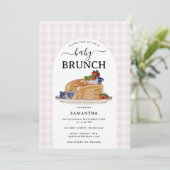 Invitation Pancakes Berries Brunch Pink Plaid Baby Shower (Debout devant)
