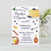 Invitation Pancakes Pajamas Dormir Anniversaire Fête du bois  (Debout devant)