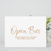 Invitation Pancarte de mariage "Open Bar Sign" | Rose dorée d (Debout devant)