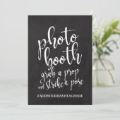 Invitation Pancarte de photomaton à hashtag abordable (Debout devant)