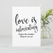 Invitation Panneau de bar de mariage abordable "L'amour est e (Debout devant)