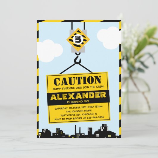 Invitation Panneau de prudence de construction Boy Fête d'ann (Debout devant)