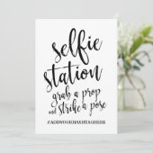 Invitation Panneau de Selfie Station Noir et Blanc Pas Cher (Debout devant)