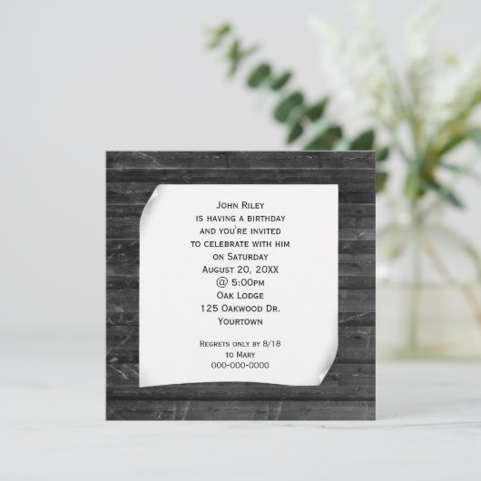 Invitation Papier Enroulé sur Bois Noir (Debout devant)