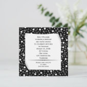 Invitation Papier Enroulé sur Papier Floral pour Fête (Debout devant)