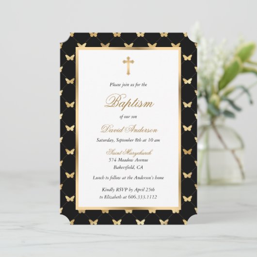 Invitation Papillon Black Gold Cross Élégant Script Baptême (Debout devant)