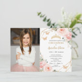 Invitation Papillons floraux rose pâle Cincoañera Photo (Debout devant)