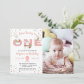 Invitation Pâques rose un lapin premier anniversaire photo (Debout devant)