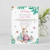 Invitation par courrier pour une fête de bébé fill (Debout devant)