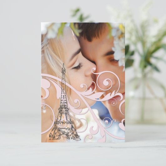 Invitation Parchemins roses et tour Eiffel (Debout devant)