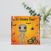 Invitation Parti de la poupée et de l'Halloween Cute Voodoo (Debout devant)