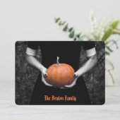 Invitation Parti d'Halloween de la maison inspirée par Addams (Debout devant)