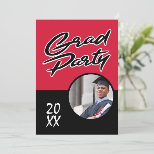 Invitation Parti moderne Red Black Graduation (Debout devant)