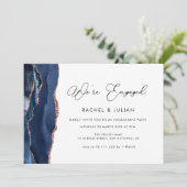 Invitation partie de fiançailles d'or bleu marine et rose (Debout devant)