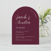 Invitation Partie d'engagement Arch Modern Plum (Debout devant)