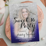 Invitation Parties scintillant argent moderne ombre bleu phot<br><div class="desc">Une douche à parties scintillant moderne,  joliment fausse argent ombre avec bloc de couleur bleu royal Sweet 16 anniversaire invitation avec votre photo personnalisée avec un motif gris ombre s'estompe sur un arrière - plan noir gris. Parfait pour un Sweet sixteen princesse.</div>