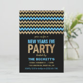 Invitation Parties scintillant bleue et or Chevron New Years  (Debout devant)