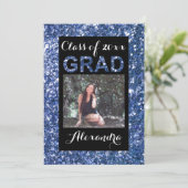 Invitation Parties scintillant Bleue - Look 1 Photo Graduatio (Debout devant)