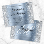 Invitation Parties scintillant d'argent clair Monogramme bleu<br><div class="desc">Créez votre propre monogramme élégant jalon 21e anniversaire de célébration horizontale format 5x7 invitation pour elle. Des graphiques décoratifs en parties scintillant argent brillant bordent les bords d'un art numérique en feuille métallique gris argenté faux. Customisez l'invitation et les couleurs ou styles de police monogramme. Vous pouvez également supprimer n'importe...</div>