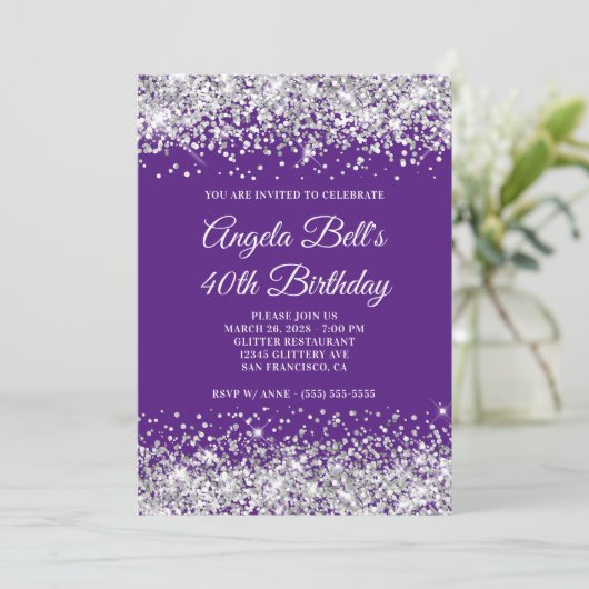 Invitation Parties scintillant d'argent Royal violet Monogram (Debout devant)