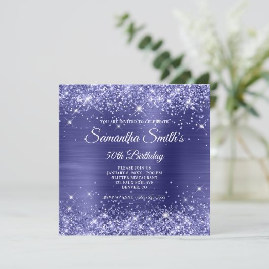 Invitation Parties scintillant Dark Periwinkle et Foil 50e an (Debout devant)