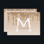 Invitation Parties scintillant d'or Quinceanera Enregistrer l<br><div class="desc">Parties scintillant d'étincelle et de goutte d'or Quinceanera Célébration Monogramme Nom et initiale Enregistrer la date Anniversaire Fête Invitation. Cette invitation est parfaite pour la Gold Sparkle Parties scintillant Quinceanera Party qui cherche à célébrer en or.</div>