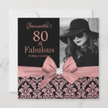 Invitation parties scintillant en or rose damask 80th Birthda<br><div class="desc">parties scintillant en or rose noir damé | Invitations d'anniversaire 80th. Quatre-vingts et fabuleux ! Une belle élégante rose rose rose moderne parties scintillant damas floral 80e anniversaire Fête Invitations vous pouvez personnaliser et envoyer votre fête de quatre-vingts ans célébration. Au centre, joli arc rose. Remplacez l'exemple de photo par...</div>