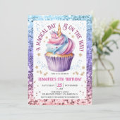 Invitation Parties scintillant Unicorne Rainbow Cupcake | 5e  (Debout devant)