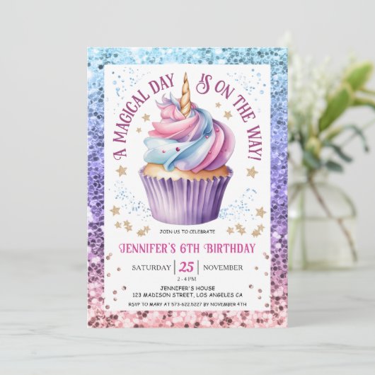 Invitation Parties scintillant Unicorne Rainbow Cupcake | 6e (Debout devant)