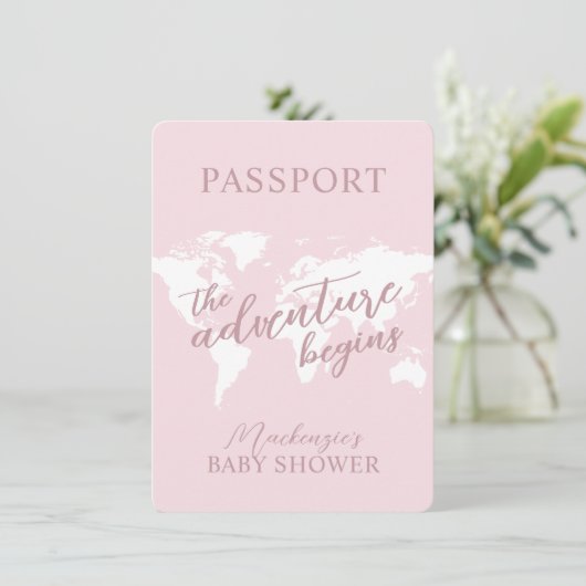 Invitation Passeport Aventure thème Voyage Baby shower rose (Debout devant)