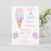 Invitation Pastel à la crème glacée Voici l'anniversaire de l (Debout devant)