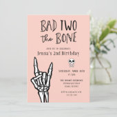 Invitation Pastel Coral Bad Two The Bone 2e Anniversaire (Debout devant)