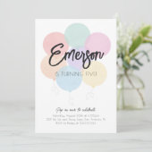 Invitation Pastel Rainbow Balloons Anniversaire Fête Invitati (Debout devant)