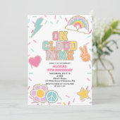 Invitation Patch Preppy dans les nuages pour un 9e anniversai (Debout devant)