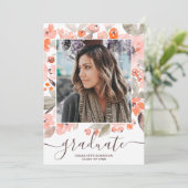 Invitation Peach rose floral vert script graduation photo (Debout devant)