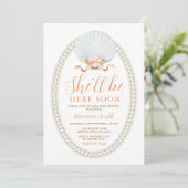 Invitation  Peach She'll Be Here Soon Sea Shell Baby Shower (Debout devant)