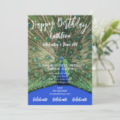 INVITATION PEACOCK PURPLE PHOTO HEUREUSE ANNIVERSAIRE INVITAT (Debout devant)