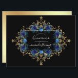 Invitation Peacock Vintage bleu et or Quinceañera Floral<br><div class="desc">Elégante invitation quinceanera rose violette vintage dans un thème baroque paon avec plumes de paon et pierres gemmes bleues emblaquées dans un cadre géométrique doré.</div>