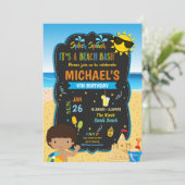 Invitation Peau d'obscurité d'été de garçon de piscine de (Debout devant)