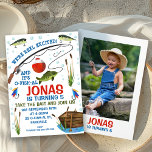 Invitation Pêche terminée Photo Ofish Fishing Anniversaire<br><div class="desc">Pêche terminée Photo Pêche Ofish Invitation Anniversaire Cette invitation de pêche à l'aquarelle ou à la pêche itinérante comporte une canne à pêche, du poisson, un bopper de pêche, des leurres de plume, du bateau et du chalet sur un arrière - plan blanc. Une photographie apparaît au verso avec le...</div>