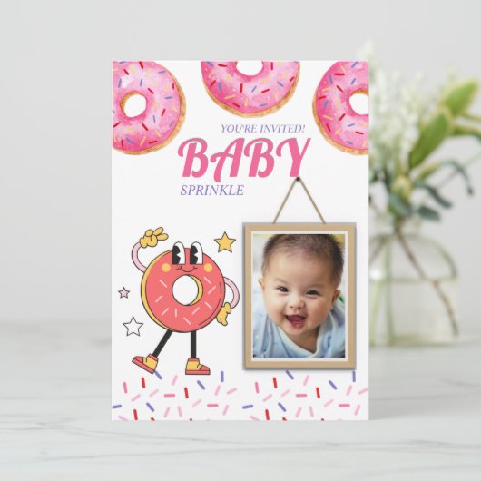 Invitation personnalisable Baby Sprinkle Donut Ros (Debout devant)