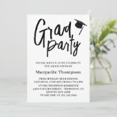 Invitation personnalisée de B&W Graduation Party (Debout devant)