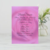 Invitation Pétales de rose rose Fête des mariées florale (Debout devant)