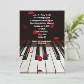 Invitation Pétales de rose rouge sur piano 55e anniversaire (Debout devant)
