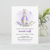 Invitation Peter Rabbit Baby shower violet (Debout devant)