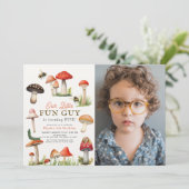 Invitation Petit Amusant Guy Mushroom Bee Boy Photo Anniversa (Debout devant)